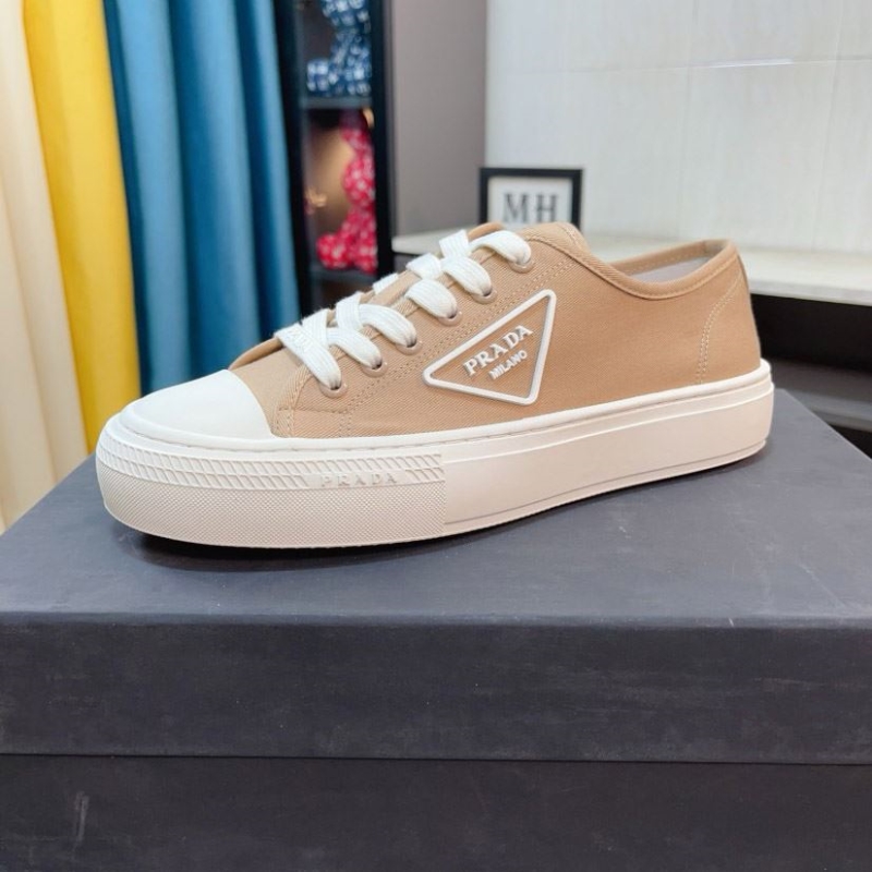 Pra*a casual shoes